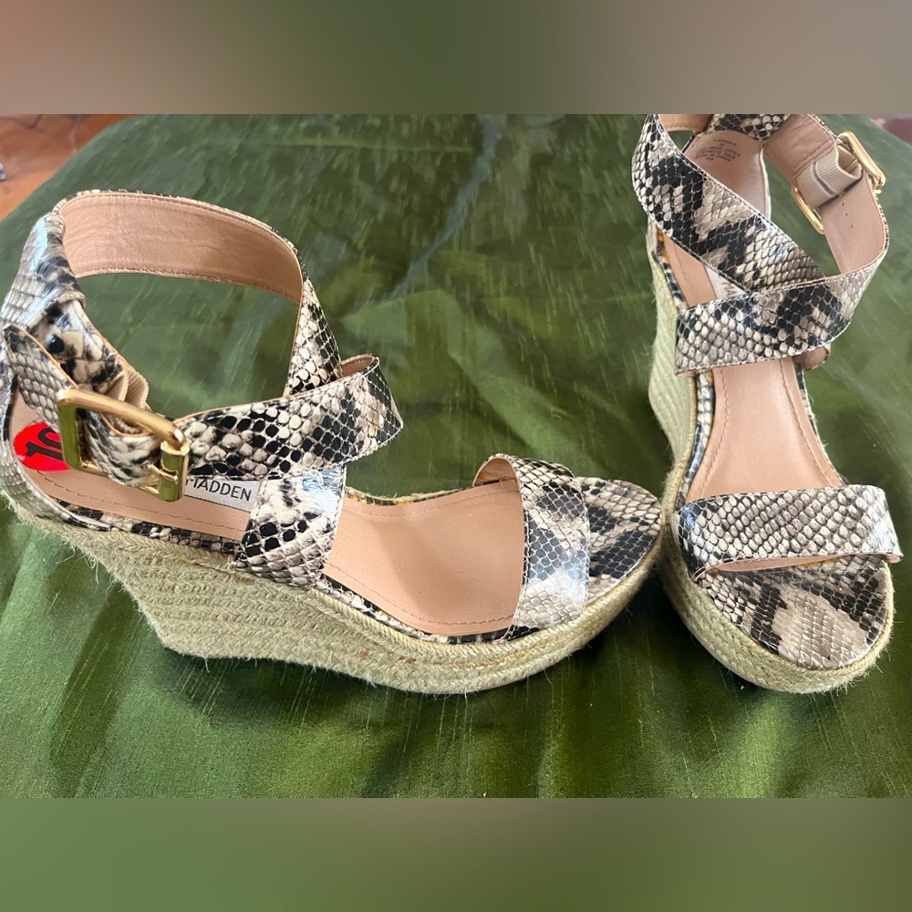 Steve Madden snake print espadrilles, gold buckle, woven wedge heel, size 10